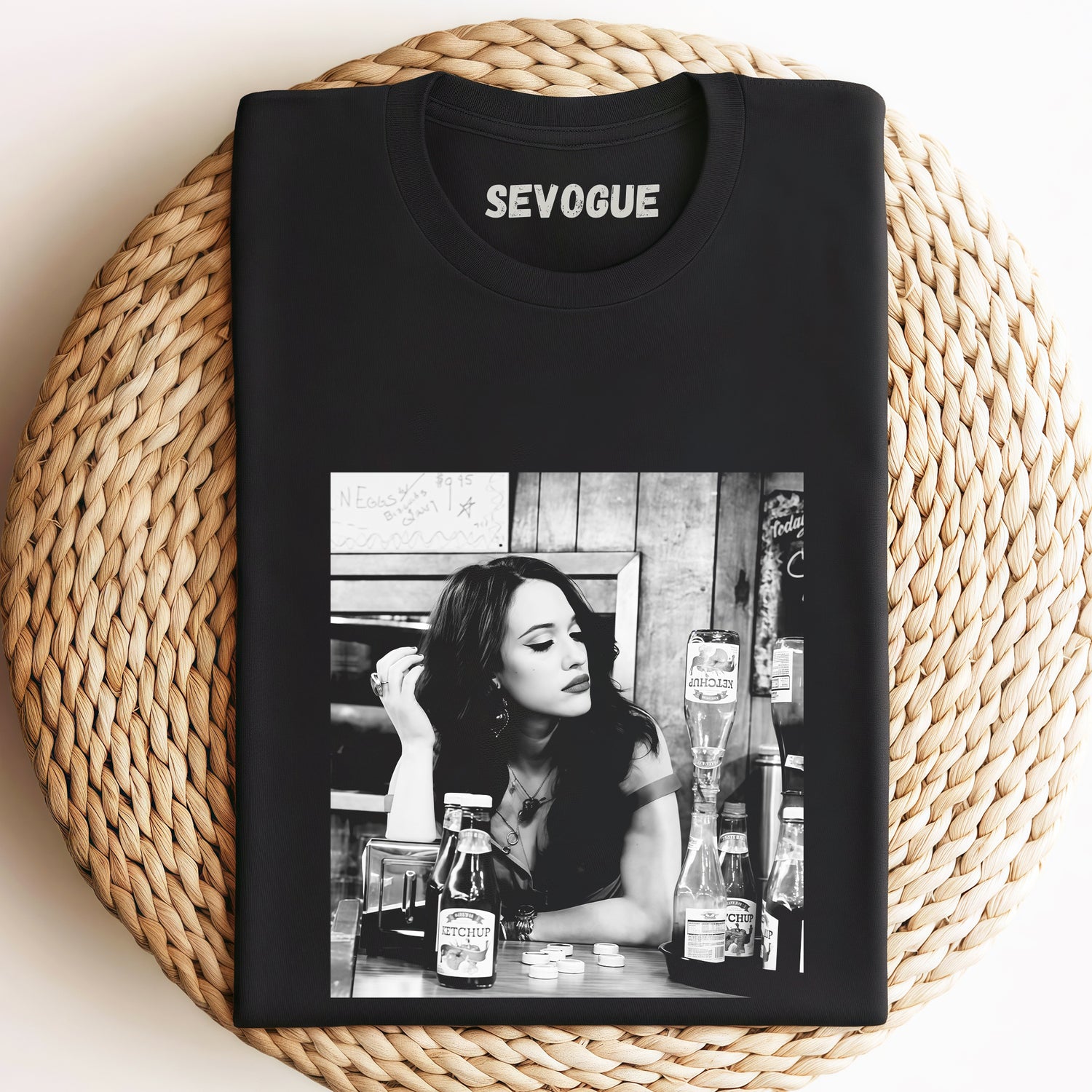 2 Broke Girls Max  V2 Unisex Tee, Sweatshirt & Hoodi
