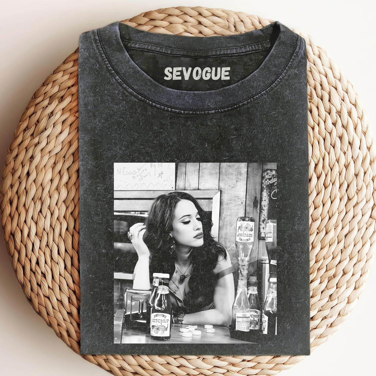 2 Broke Girls Max  V2 Unisex Tee, Sweatshirt & Hoodi