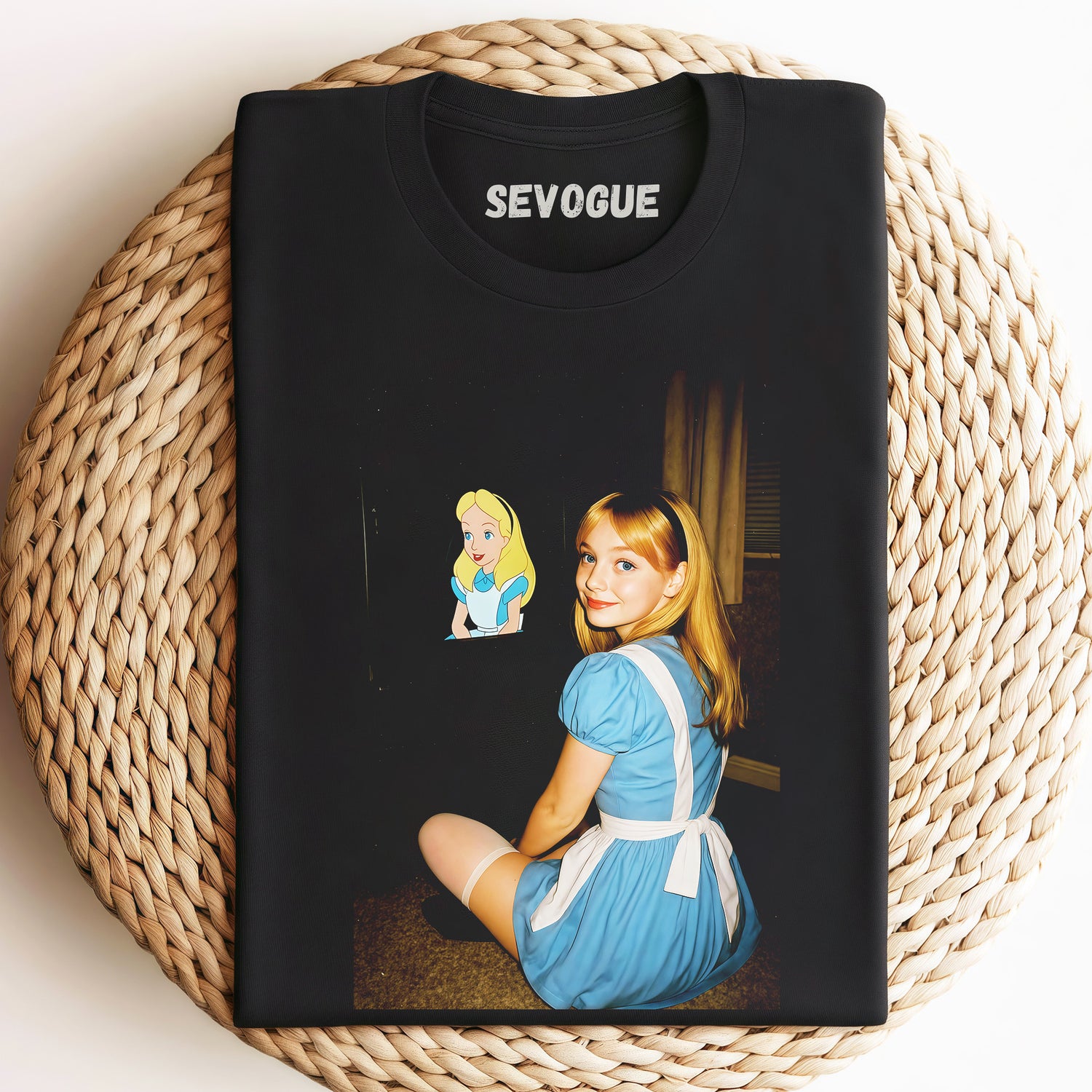Alice Looks At Alice Unisex Tee, Sweatshirt & Hoodie
