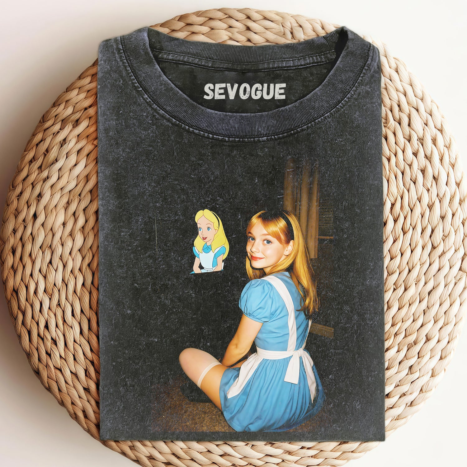 Alice Looks At Alice Unisex Tee, Sweatshirt & Hoodie