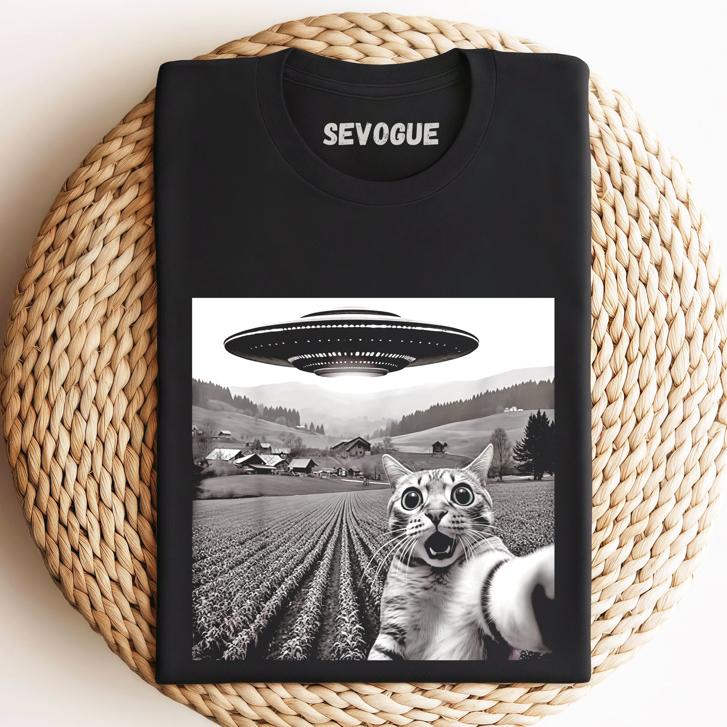 Cat Selfie With Alien Ufo Unisex Tee, Sweatshirt & Hoodi