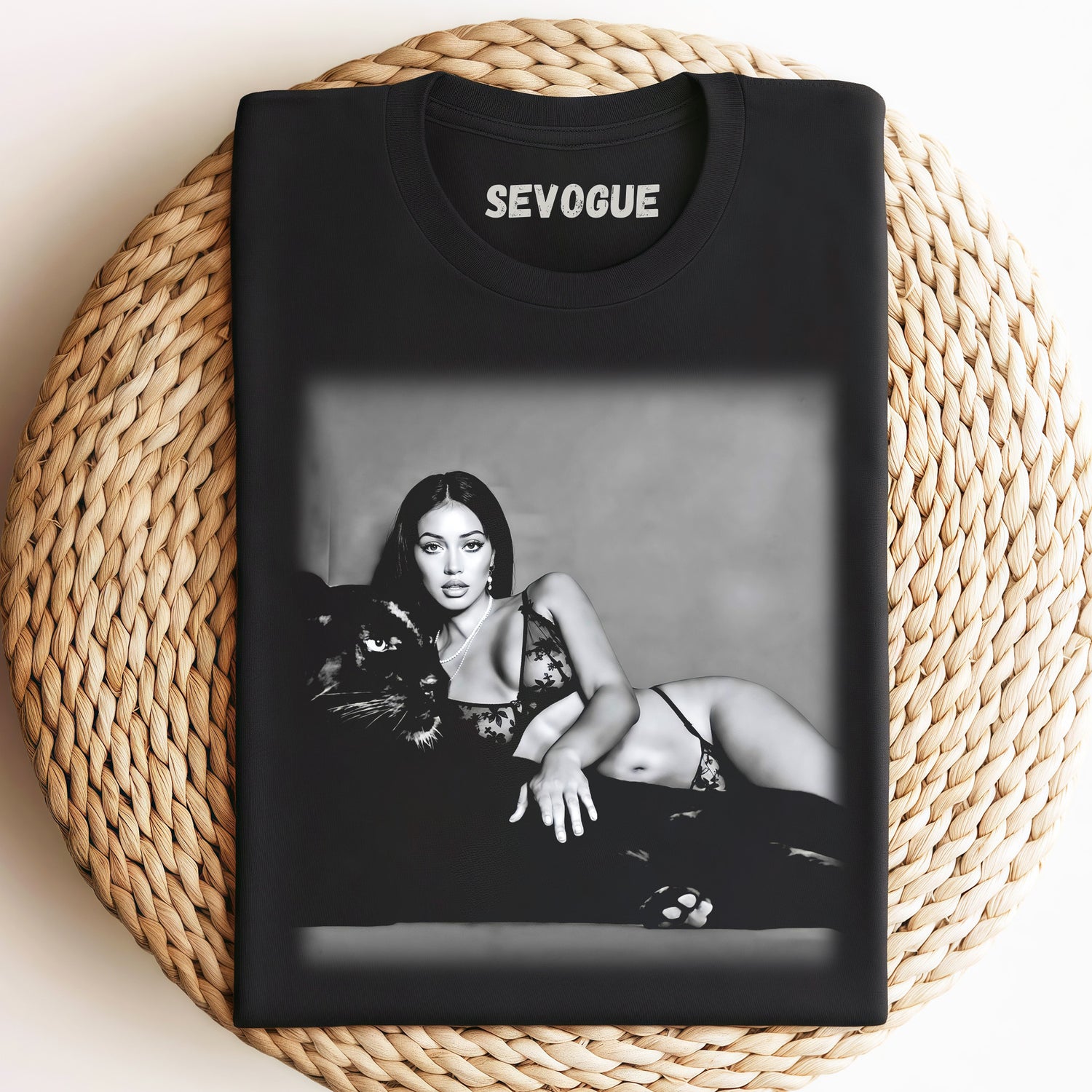Cindy Kimberly Holding A Leopard Unisex Tee, Sweatshirt & Hoodie