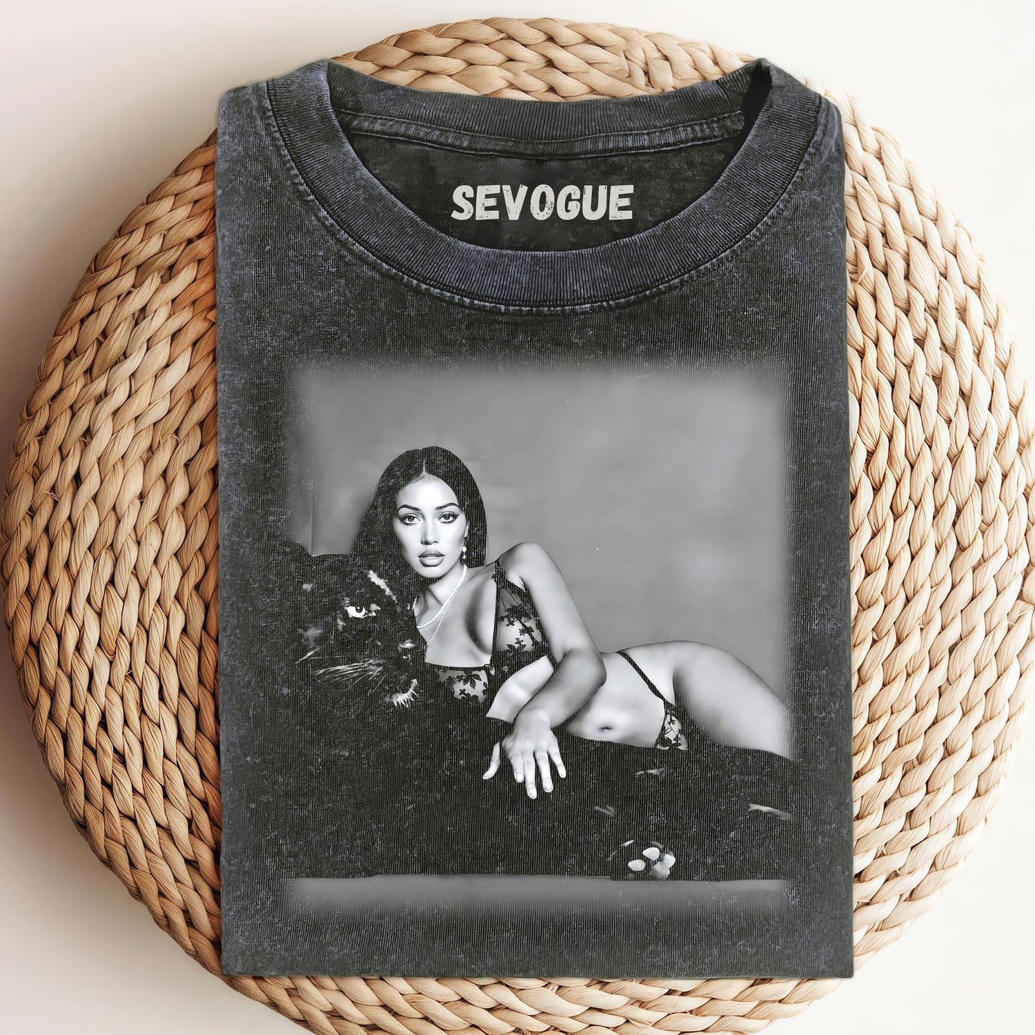 Cindy Kimberly Holding A Leopard Unisex Tee, Sweatshirt & Hoodie