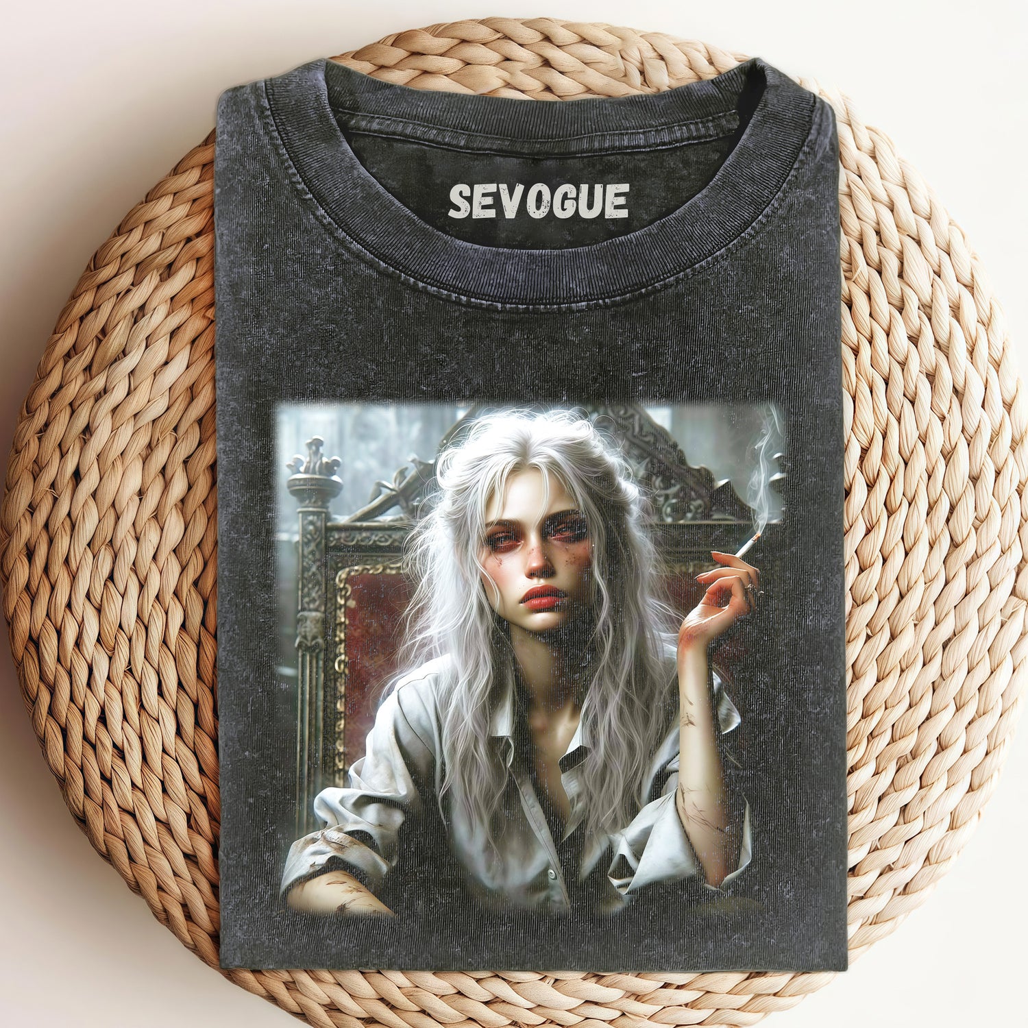 Daenerys Smokes Unisex Tee, Sweatshirt & Hoodi