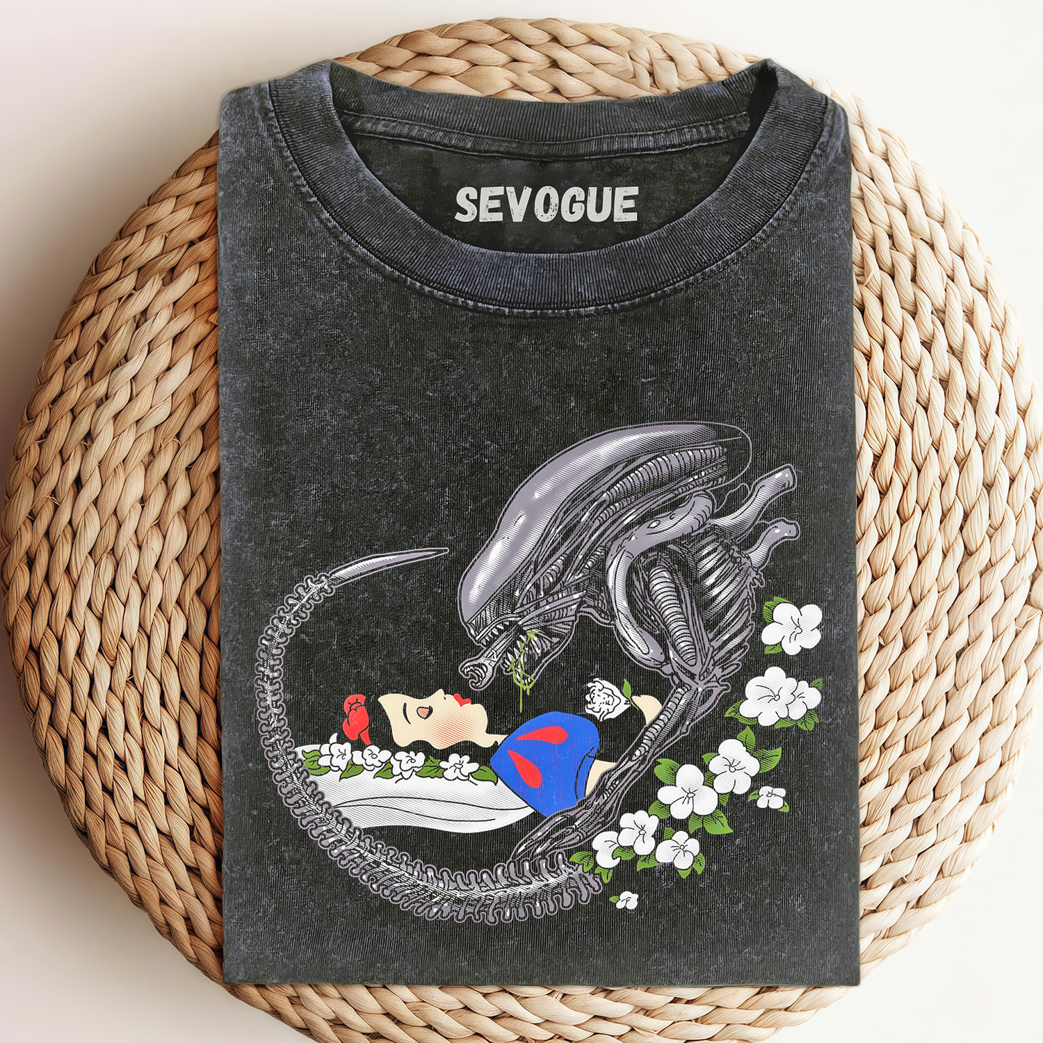 Funny Horror Alien Kiss Princess Unisex Tee, Sweatshirt & Hoodie