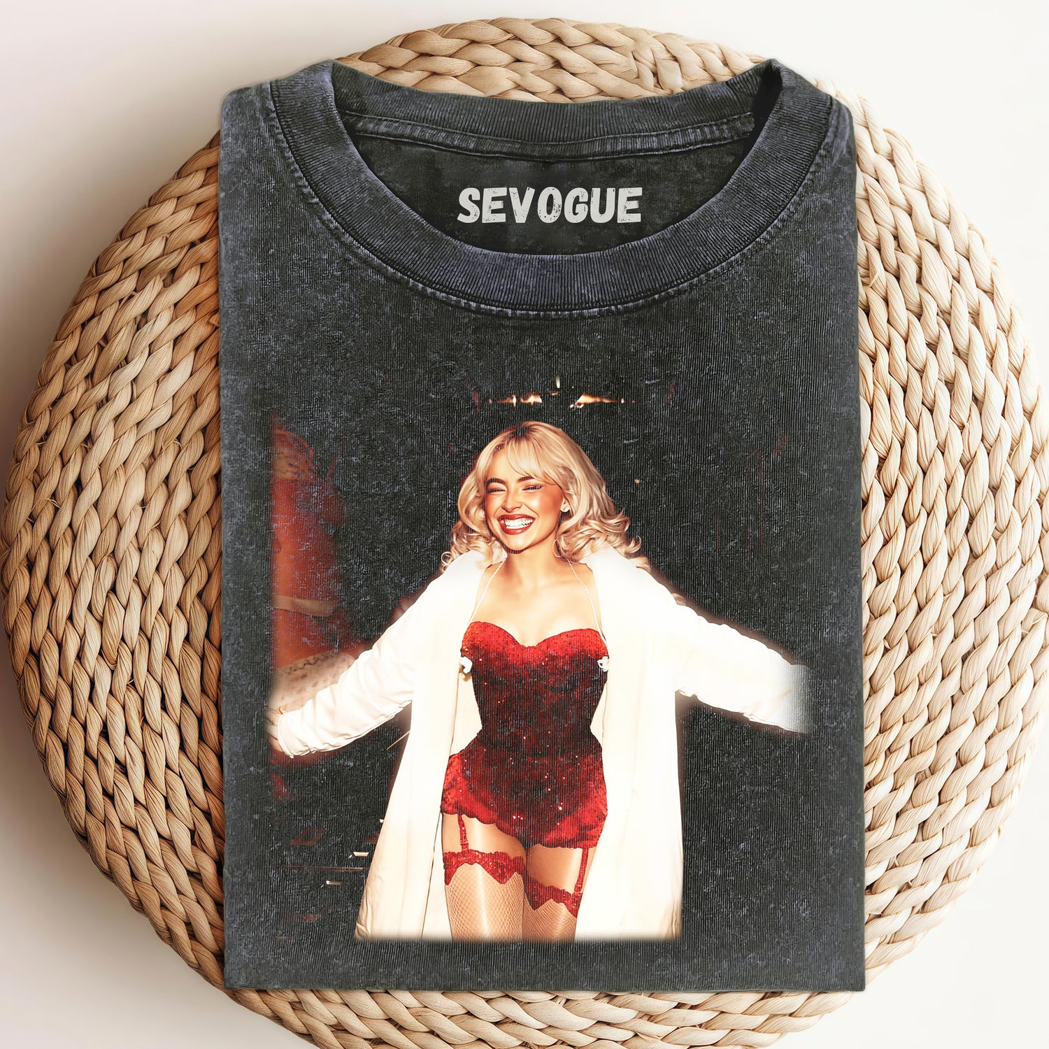 Sabrina Carpenter's Cheerful Smile Unisex Tee, Sweatshirt & Hoodie