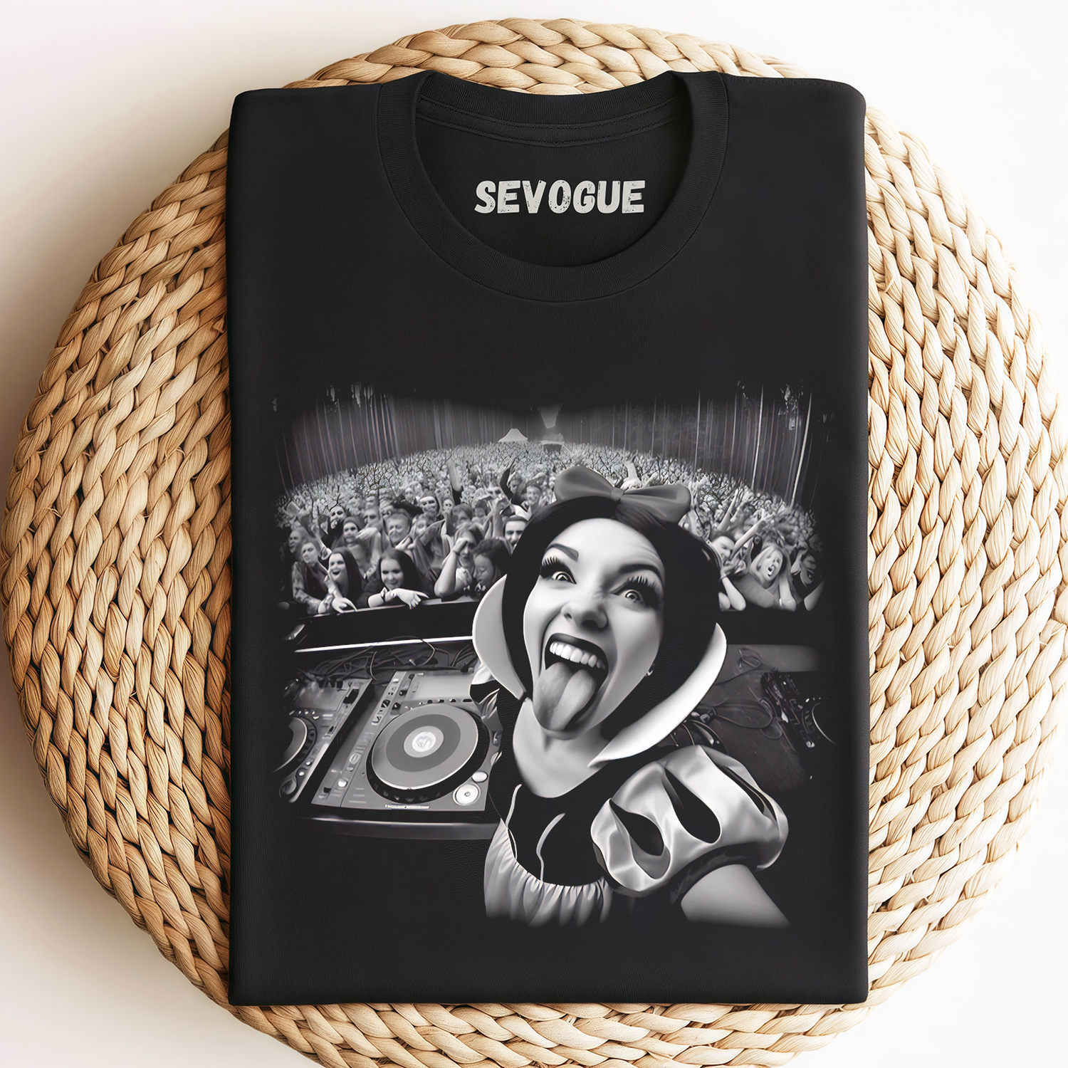 Snow White Unisex Tee, Sweatshirt & Hoodie