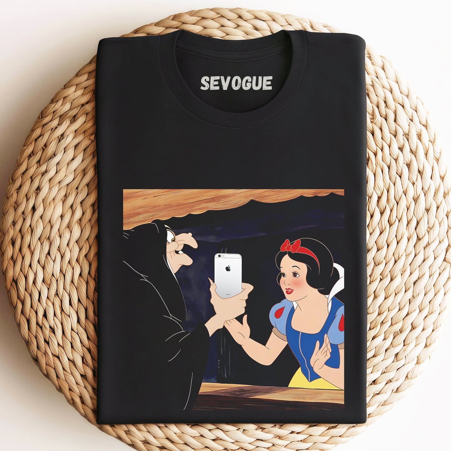 Snow White V5 Unisex Tee, Sweatshirt & Hoodi