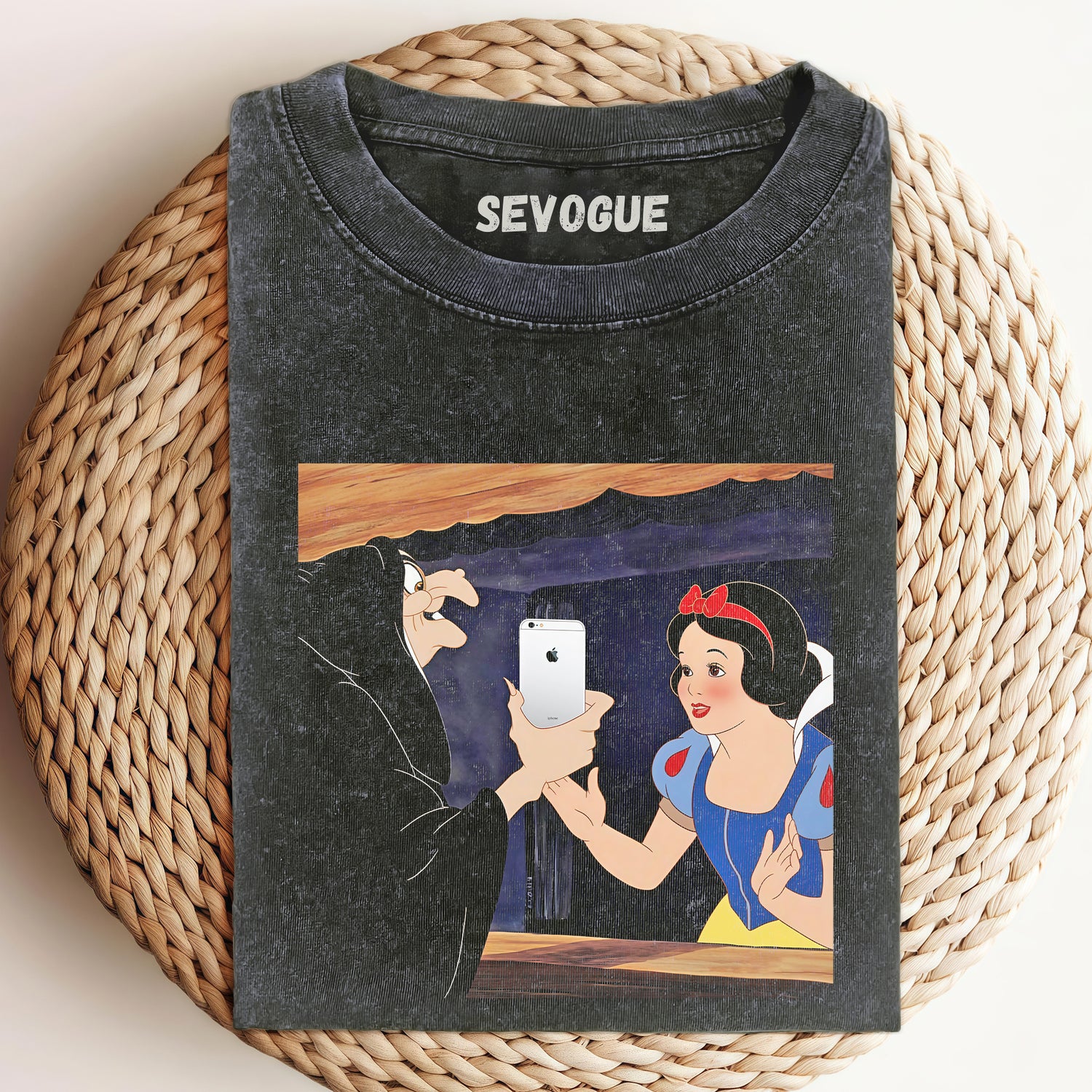 Snow White V5 Unisex Tee, Sweatshirt & Hoodi
