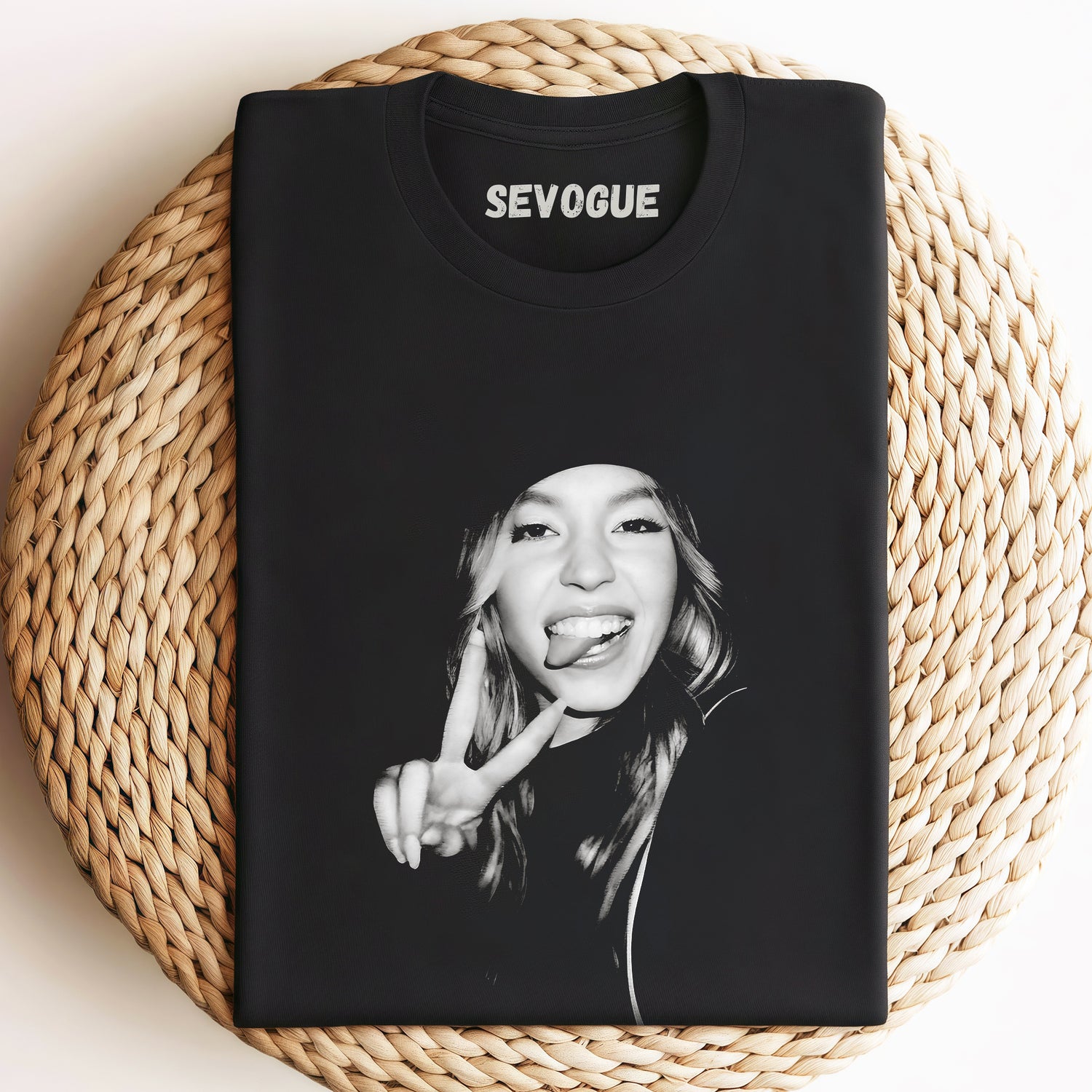 Sydney Sweeney V1 Unisex Tee, Sweatshirt & Hoodi