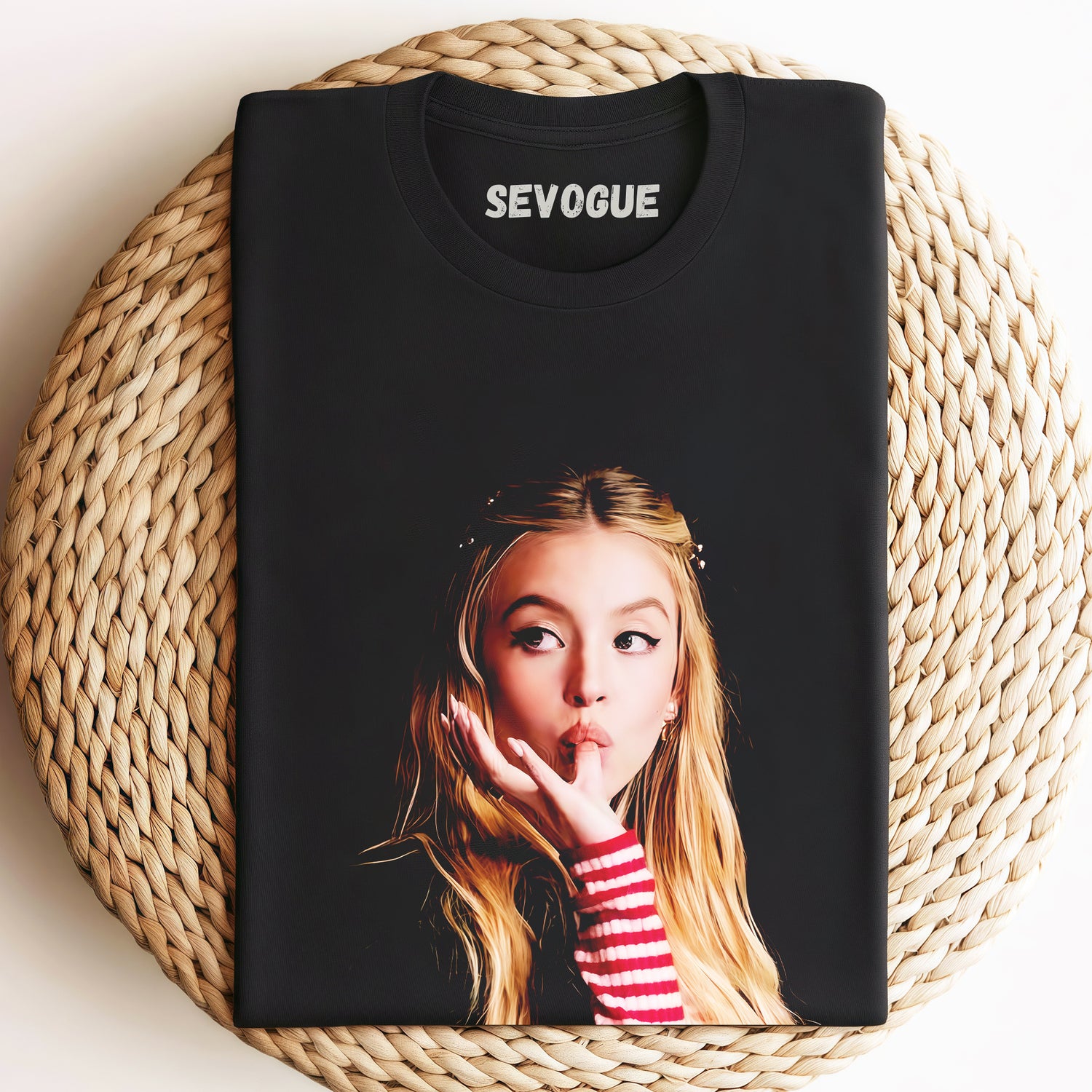 Sydney Sweeney V2 Unisex Tee, Sweatshirt & Hoodi