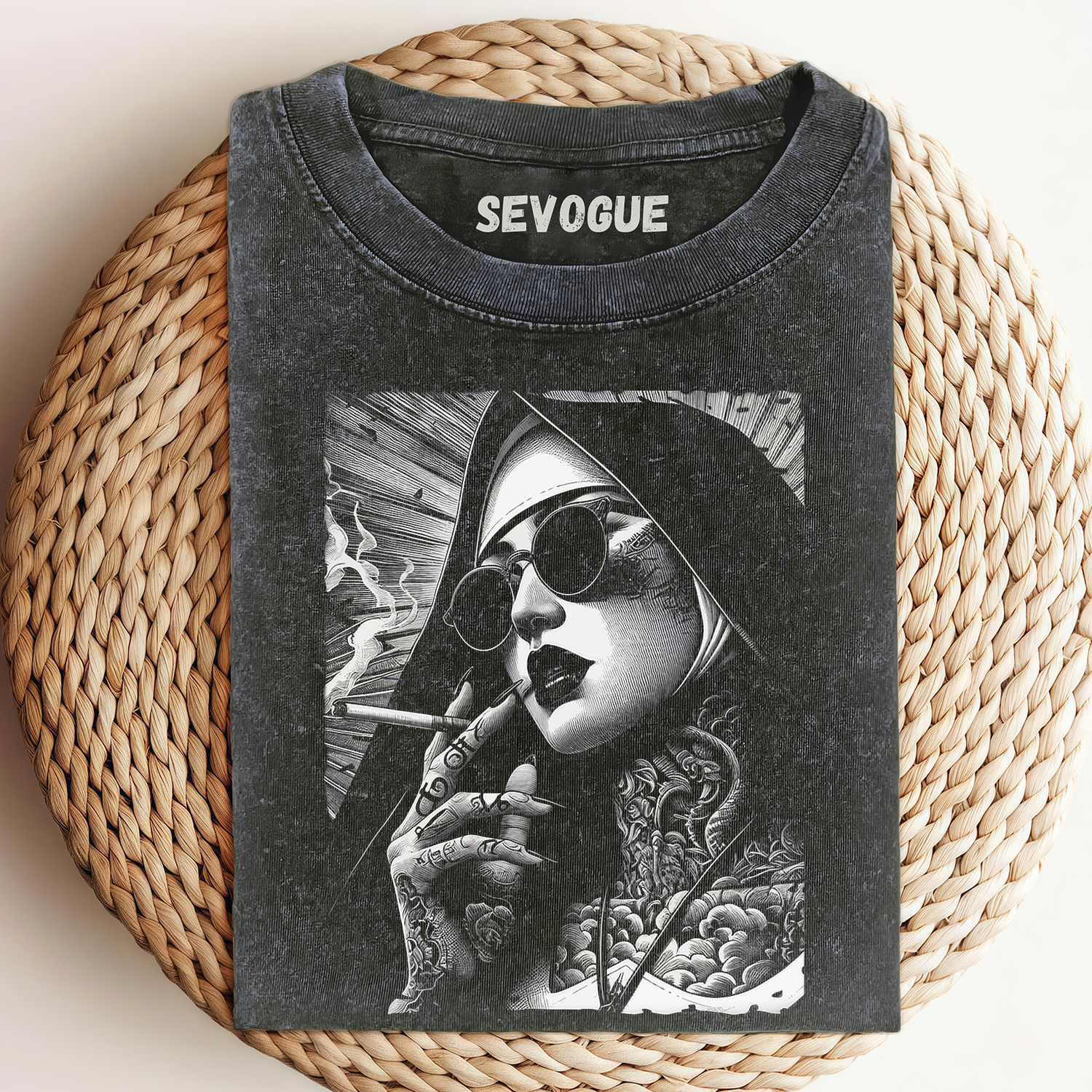 Unheilige Nonne Premium Unisex Tee, Sweatshirt & Hoodie