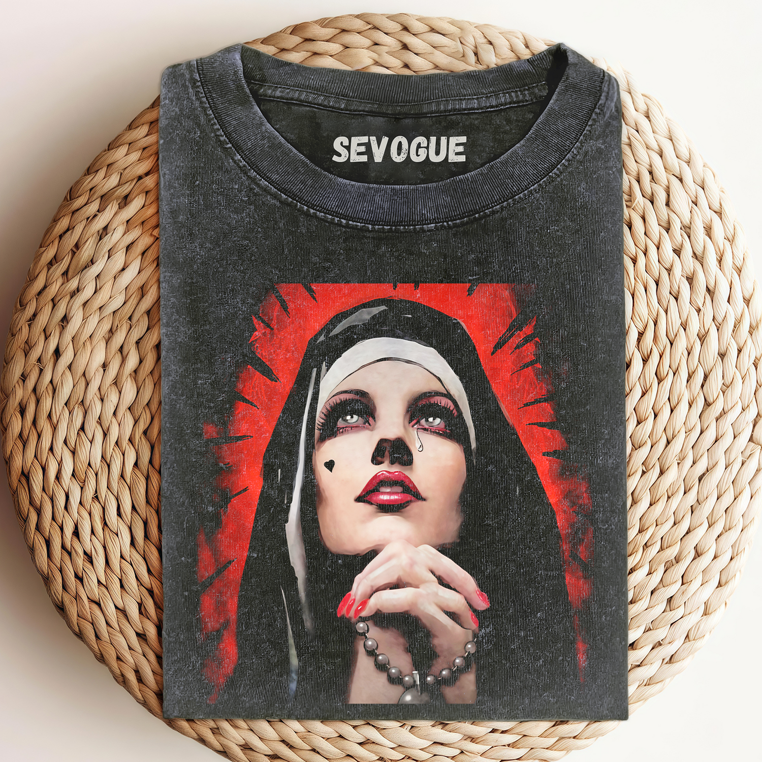 Verlassene Betende Nonne Classic Unisex Tee, Sweatshirt & Hoodie